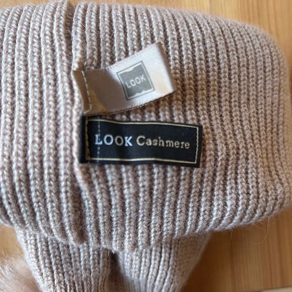 Look Cashmere women’s Pom Pom hat - Picture 4 of 4